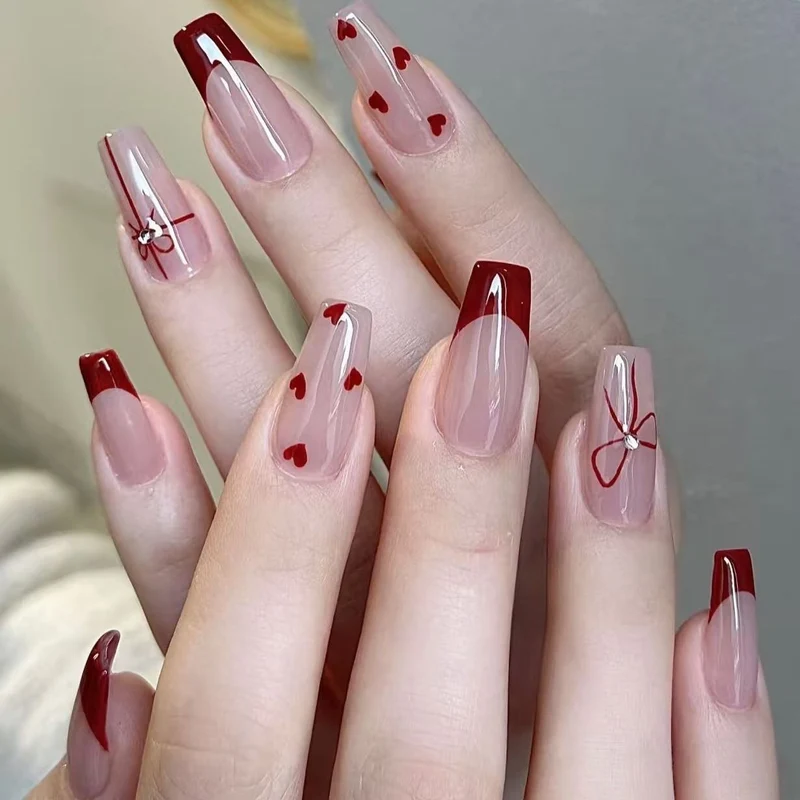 Blumenverzierte Stiletto Nail Art