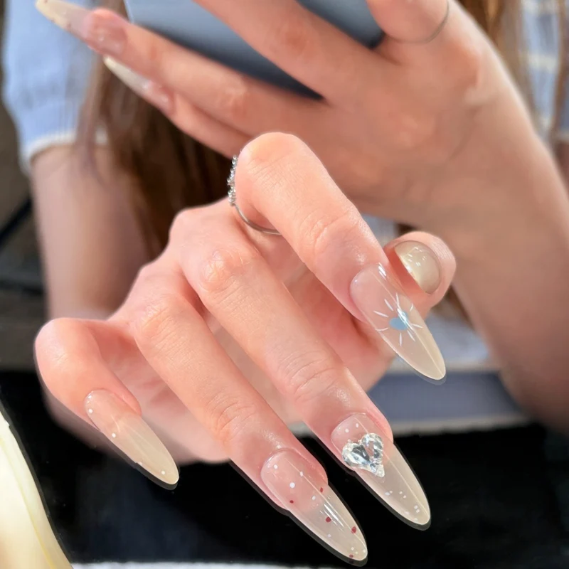 Blumenverzierte Stiletto Nail Art