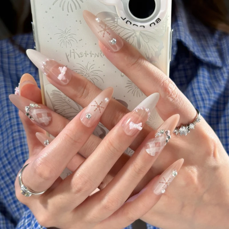 Blumenverzierte Stiletto Nail Art
