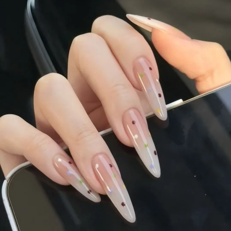 Blumenverzierte Stiletto Nail Art