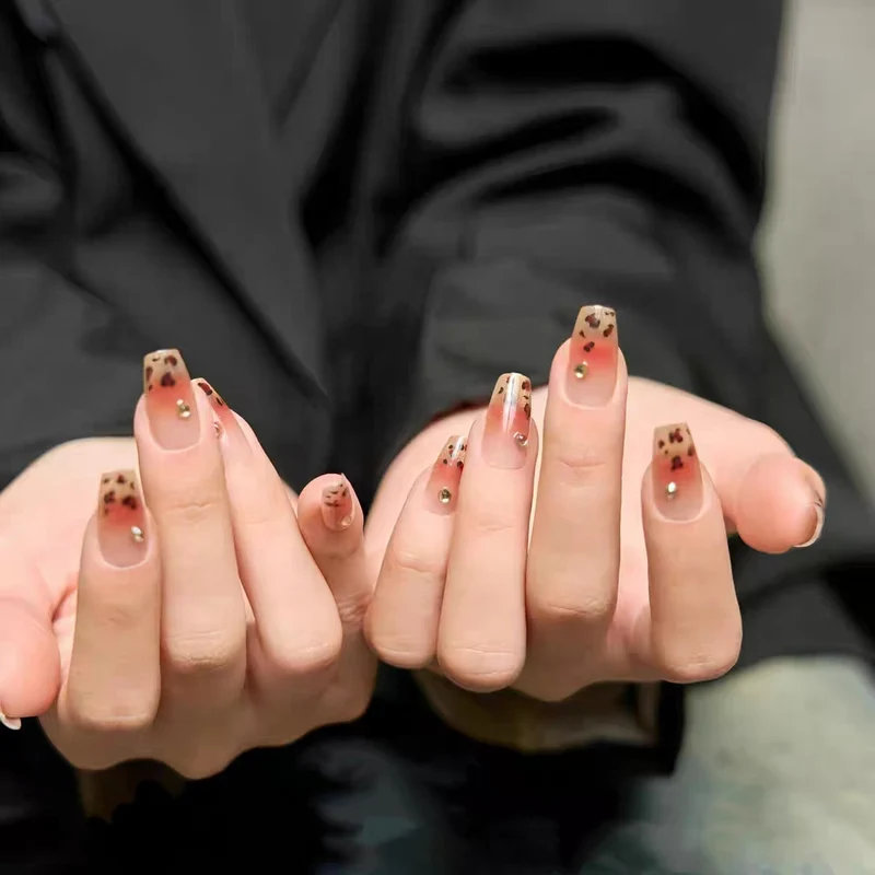 Floral Verzierter Press-On-Nagelset