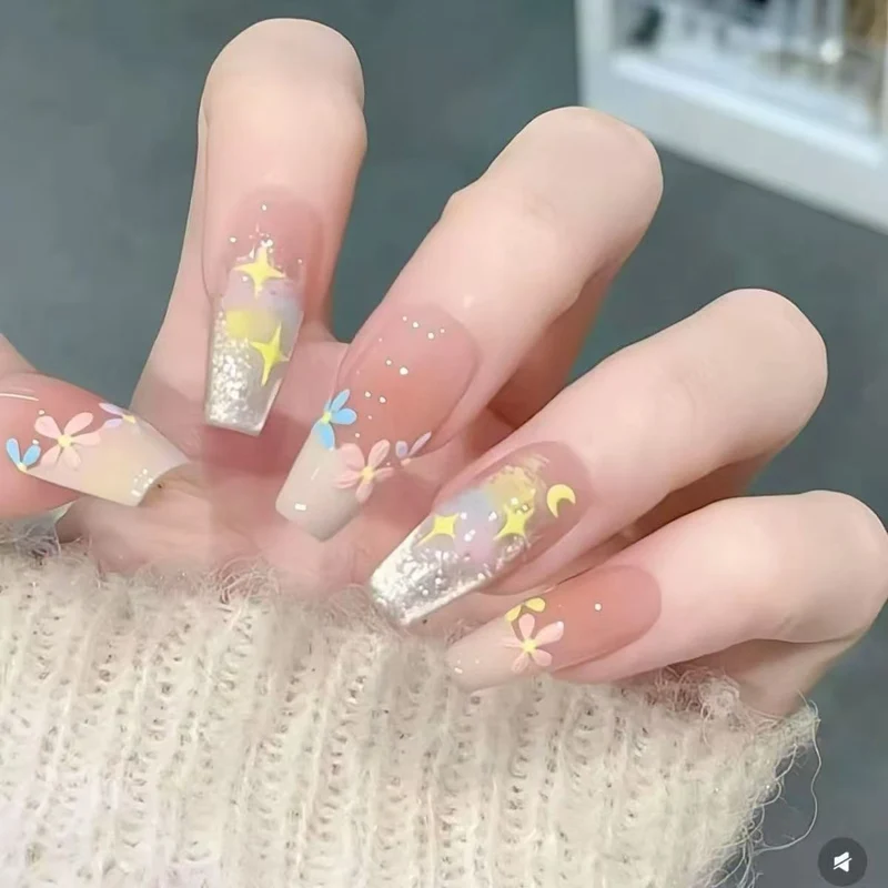 Floral Verzierter Press-On-Nagelset