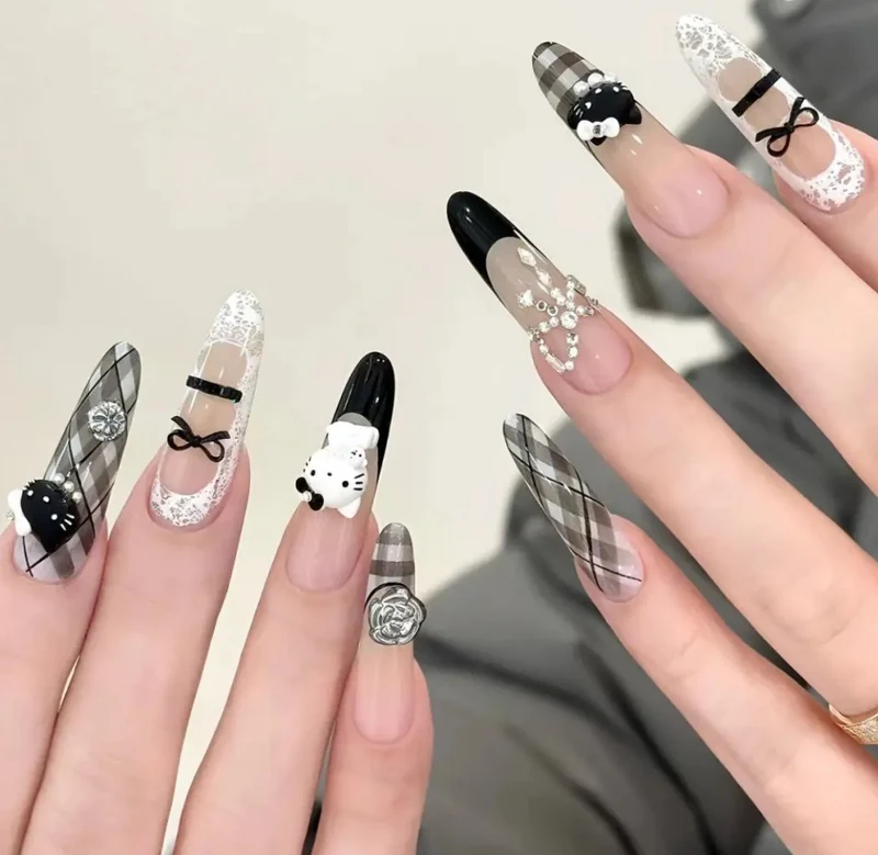 Floral Verzierter Press-On-Nagelset