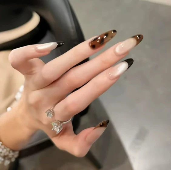 Floral Verzierter Press-On-Nagelset