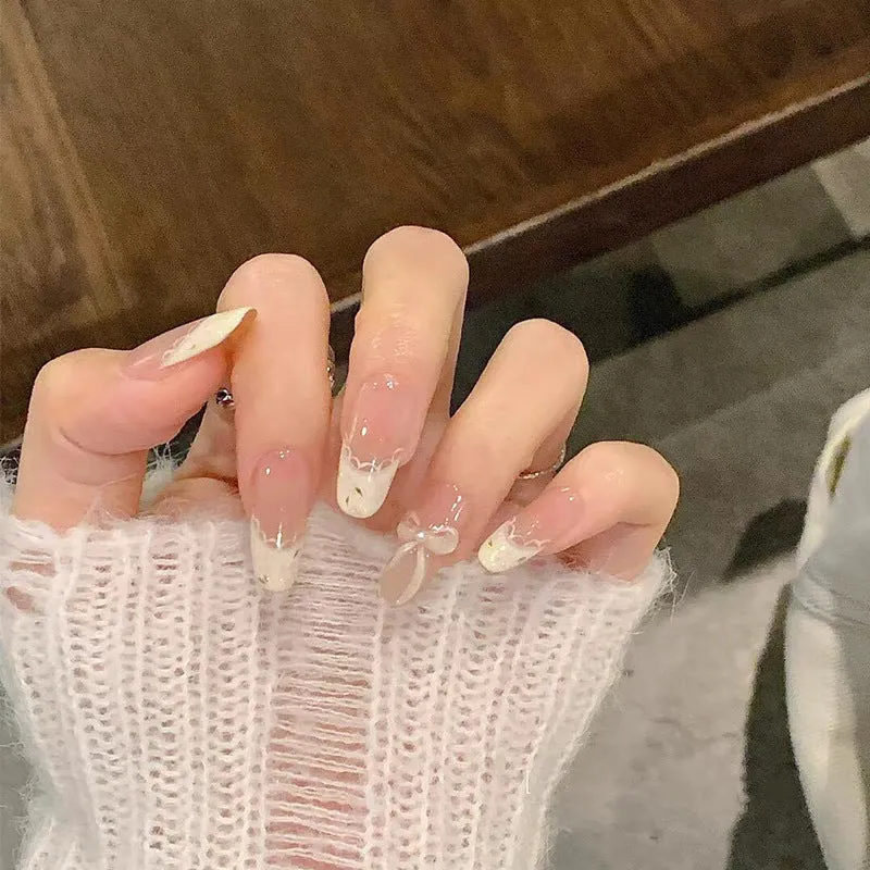 Floral Verzierter Press-On-Nagelset