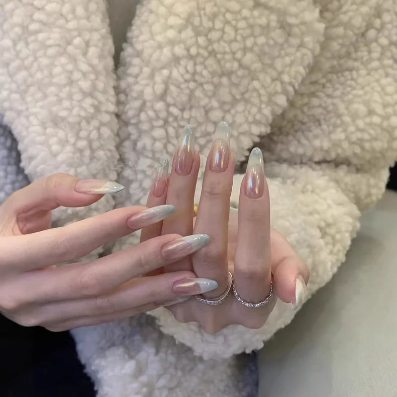 Innovative Ombre-Nagelverlängerungen