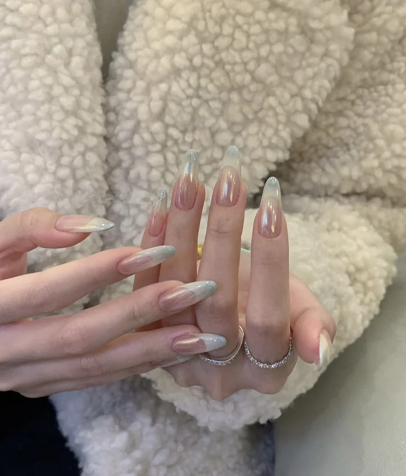 Innovative Ombre-Nagelverlängerungen