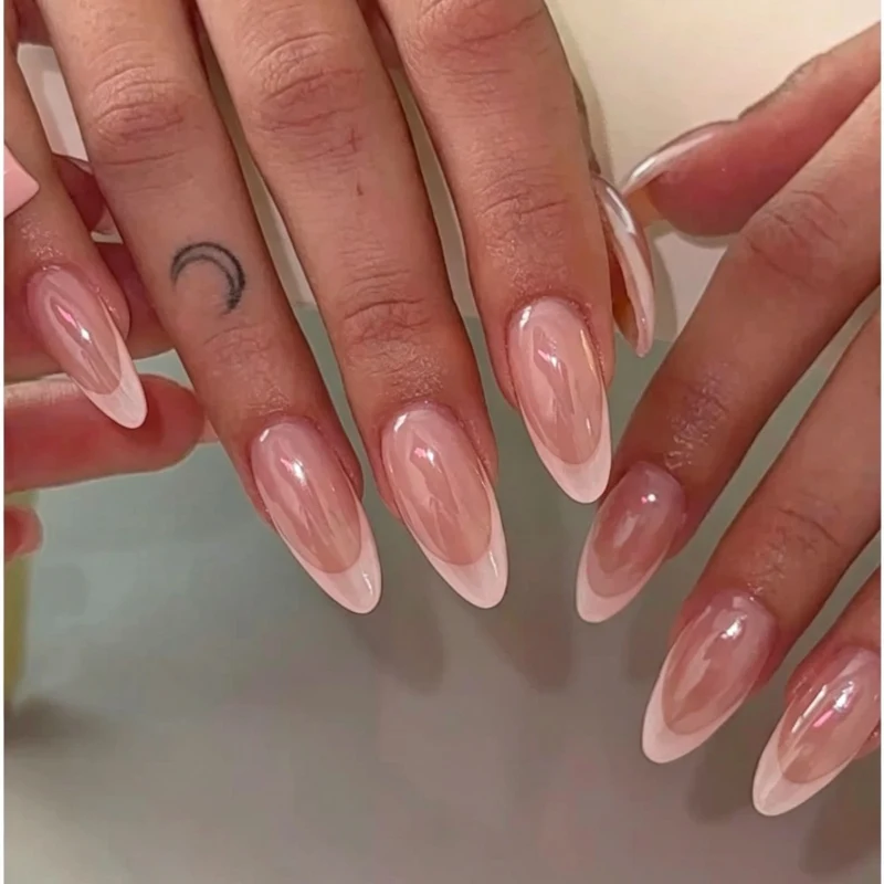 Elegante Französische Spitzen Mandelnägel