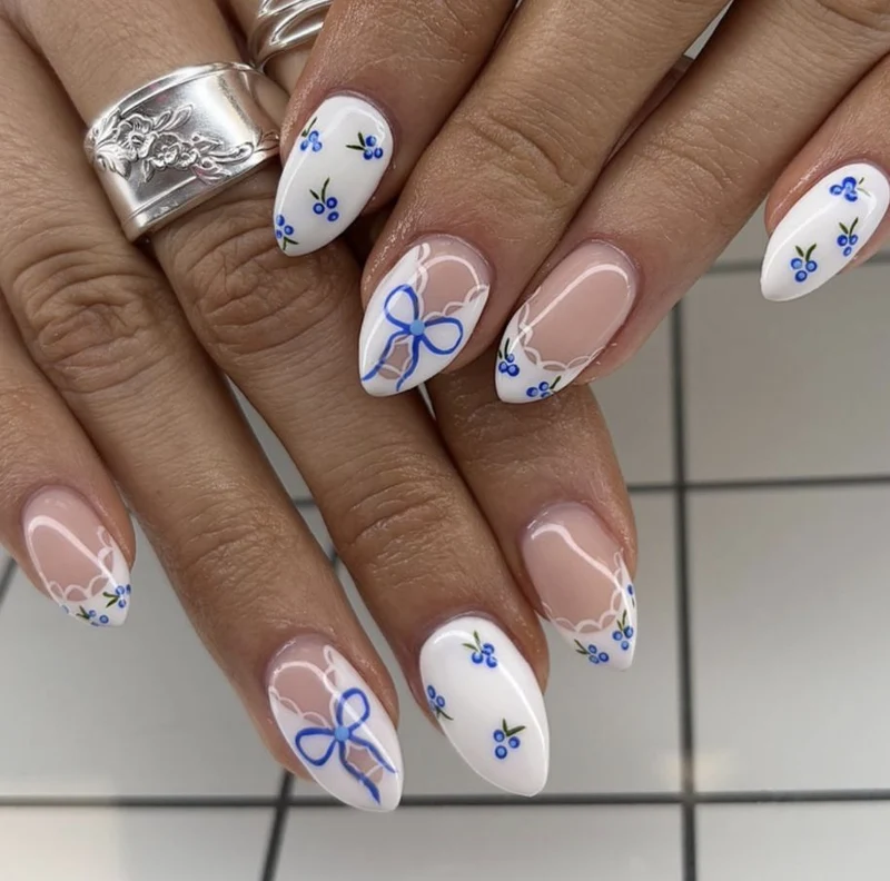Elegante Blumen Nagelkunst Verbesserungen