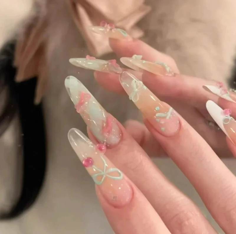 Künstlerische Stiletto-Nagelverlängerungen