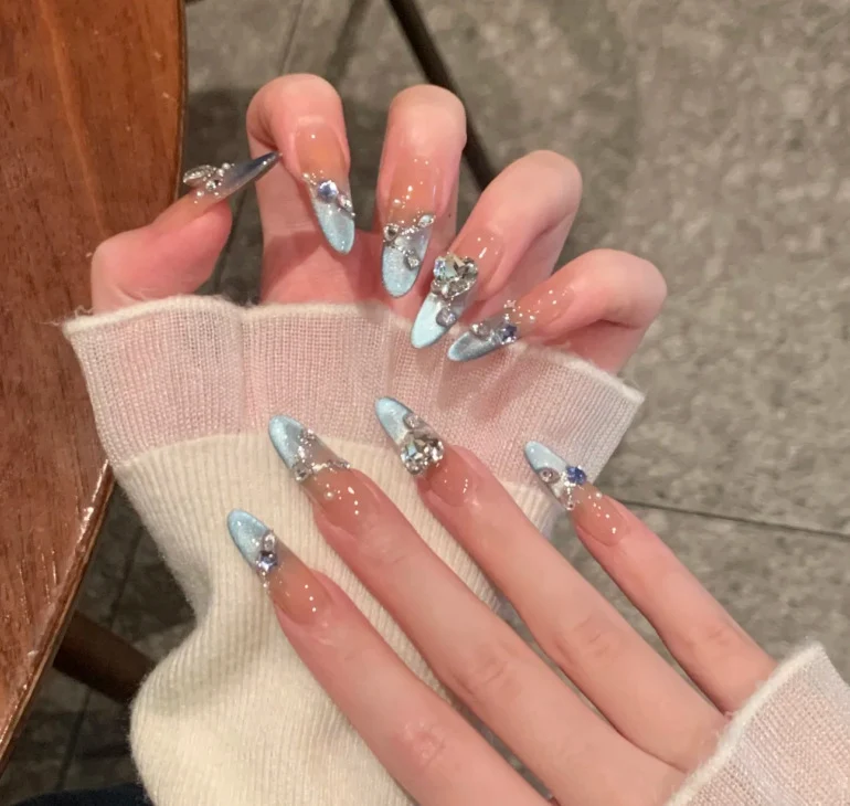 Künstlerische Stiletto-Nagelverlängerungen