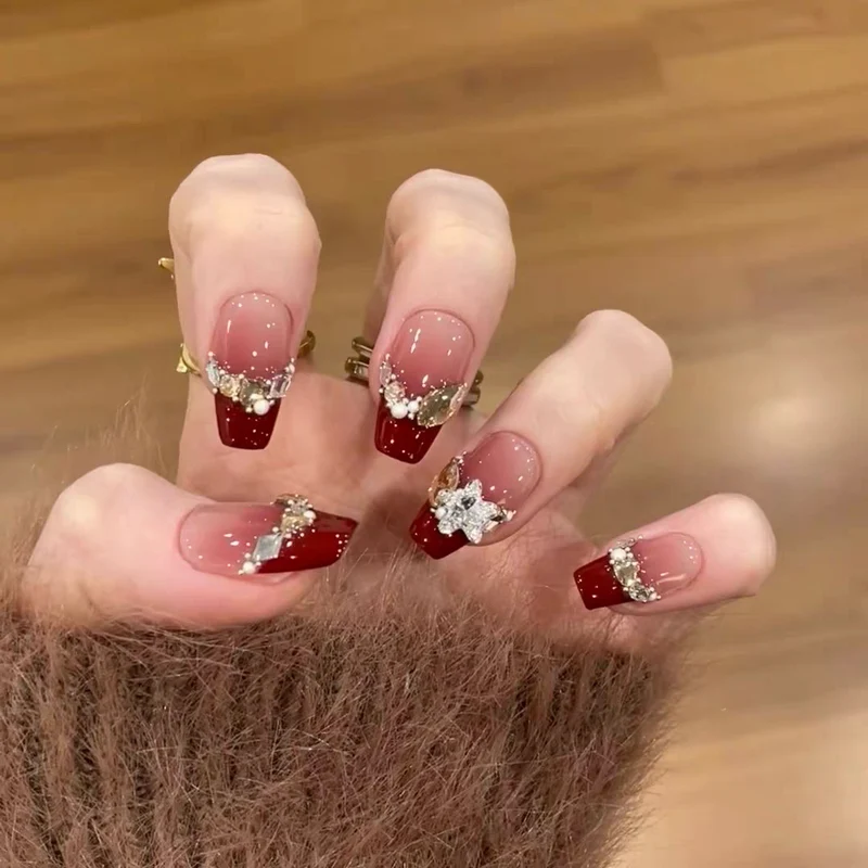 Künstlerische Stiletto-Nagelverbesserungen