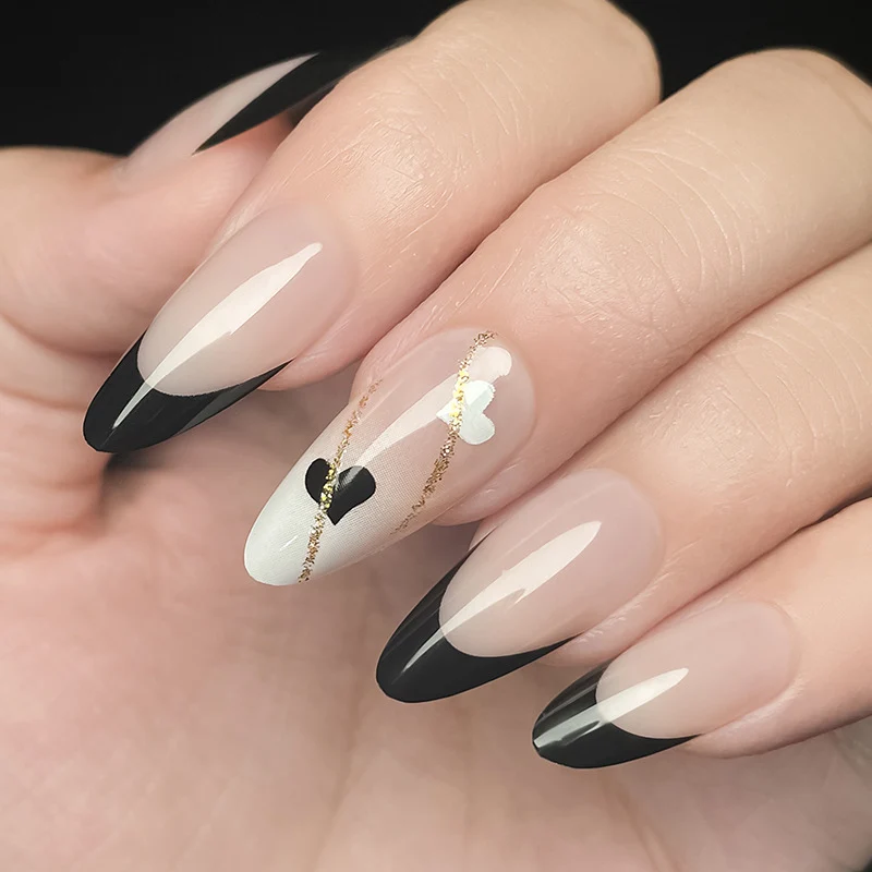 Festliche Feiertags-Nagelkunst