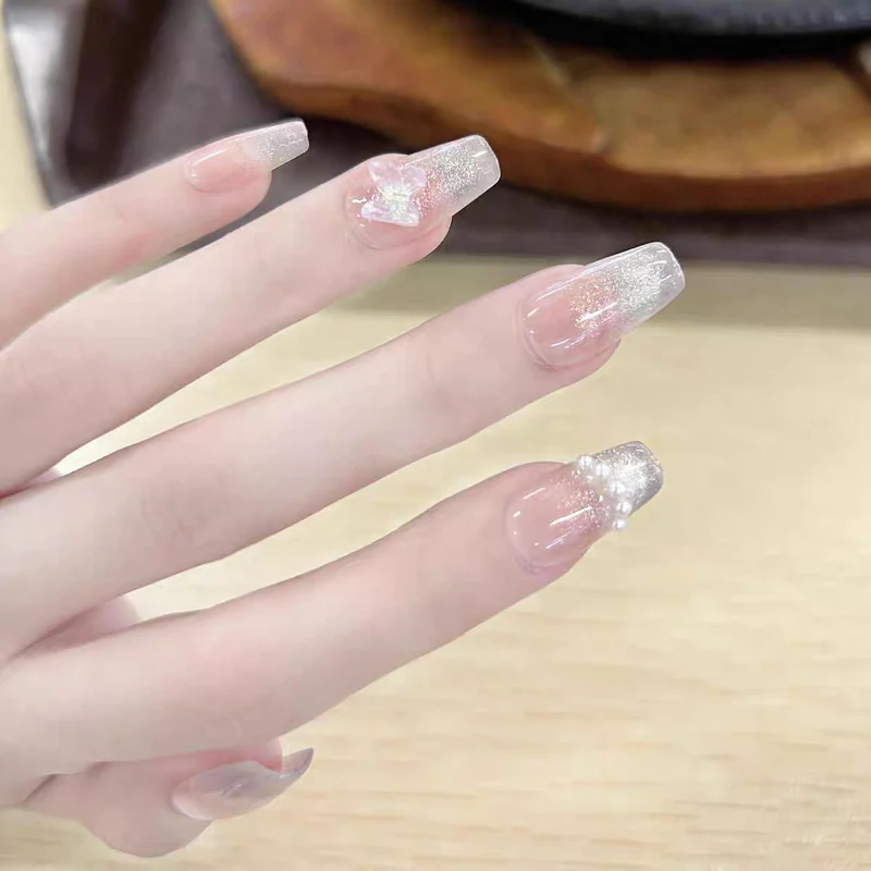 Elegante Schmetterlings-Nagelkunstverlängerungen