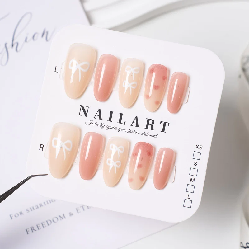 Elegantes, mit einer Schleife verziertes Press-On-Nagel-Set