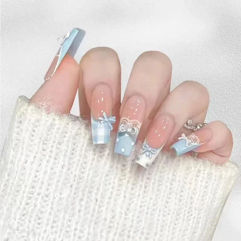 Elegantes, mit einer Schleife verziertes Press-On-Nagel-Set