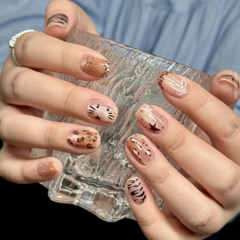 Elegantes, mit einer Schleife verziertes Press-On-Nagel-Set