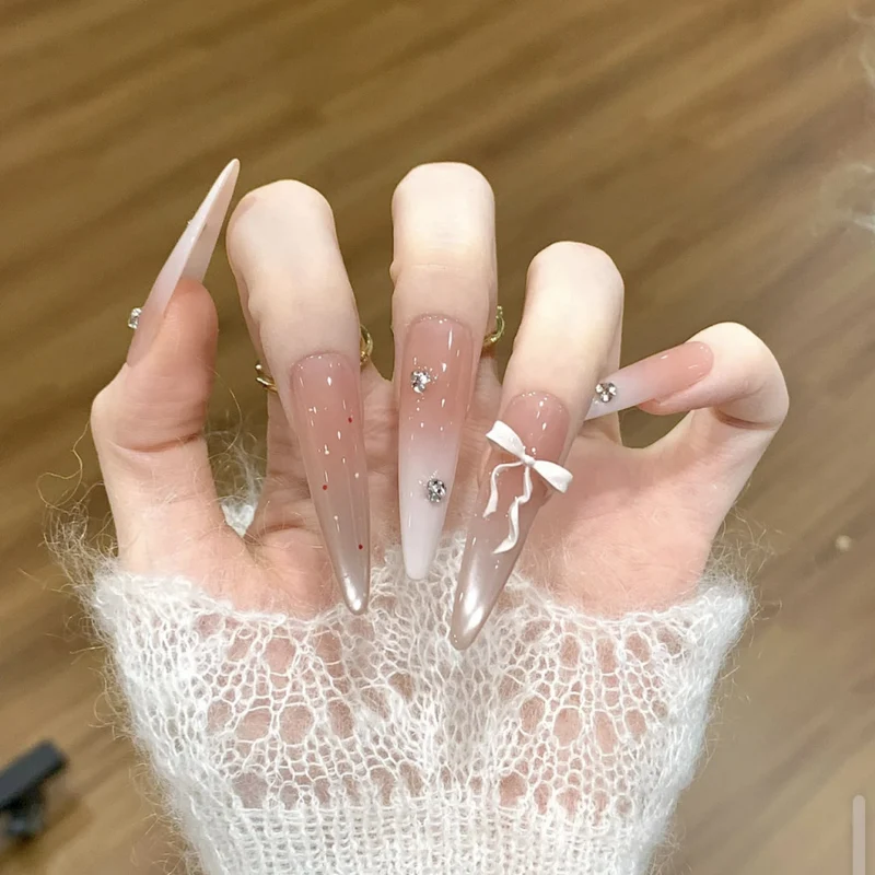 Elegantes, mit einer Schleife verziertes Press-On-Nagel-Set