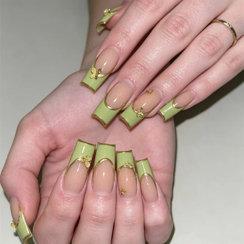 Künstlerische Press-On Nageldesigns