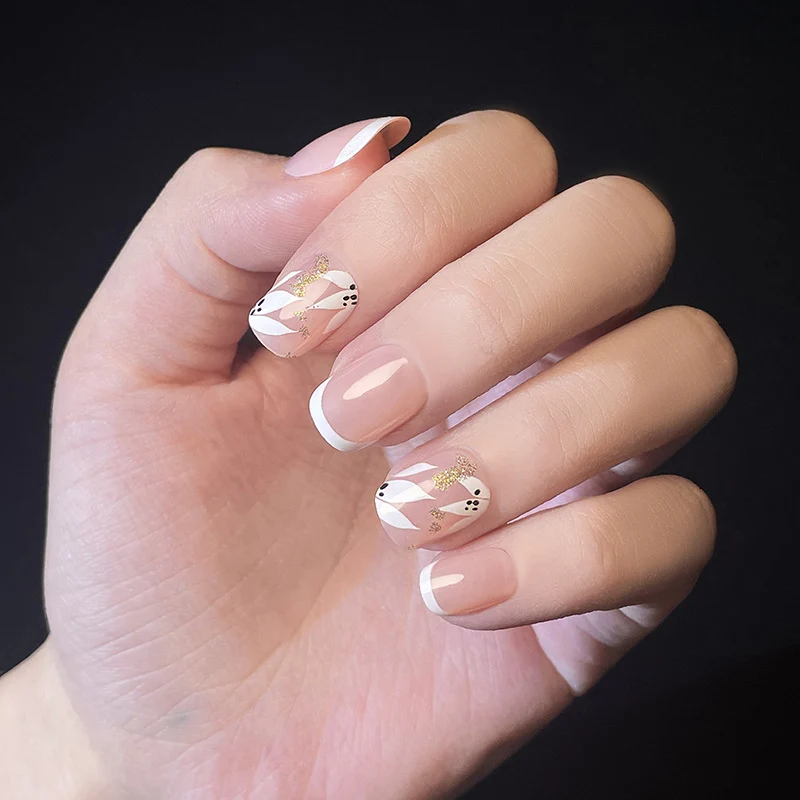 Künstlerisches Press-On-Nageldesign
