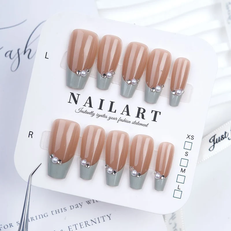 Dekorativer Stiletto Press-On Nagelset