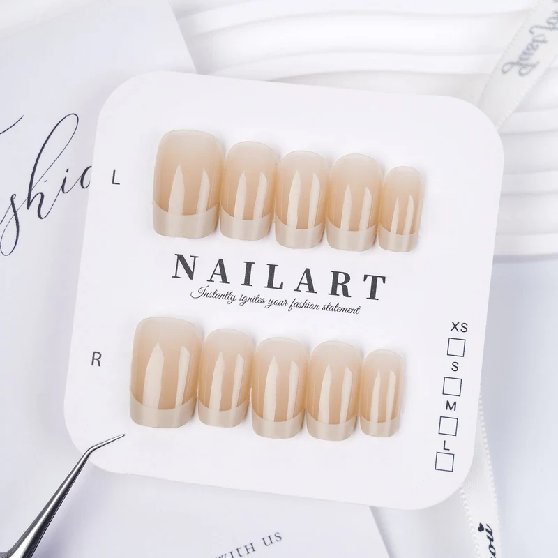 Dekorativer Stiletto Press-On Nagelset