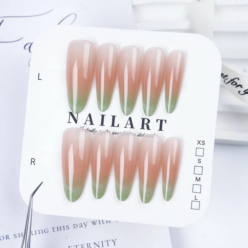 Dekorativer Stiletto Press-On Nagelset