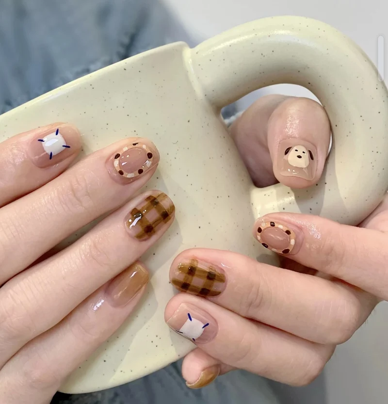 Künstlerische Nagelkunst