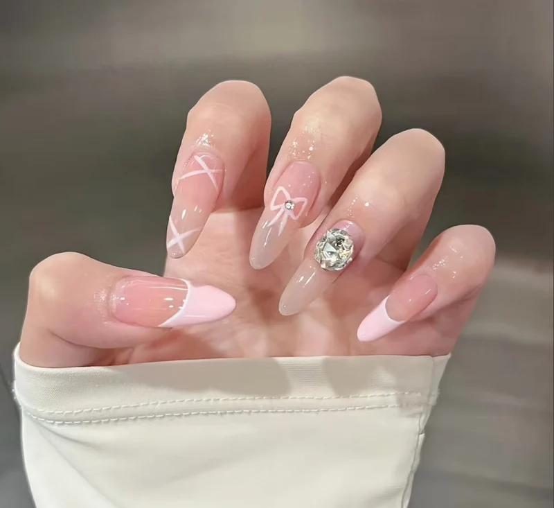 Künstlerische Nagelkunst
