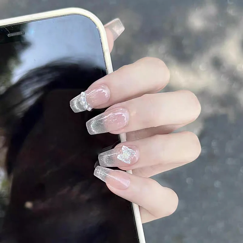 Künstlerische Nagelkunst