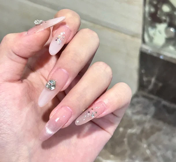 Künstlerische Nagelzubehör