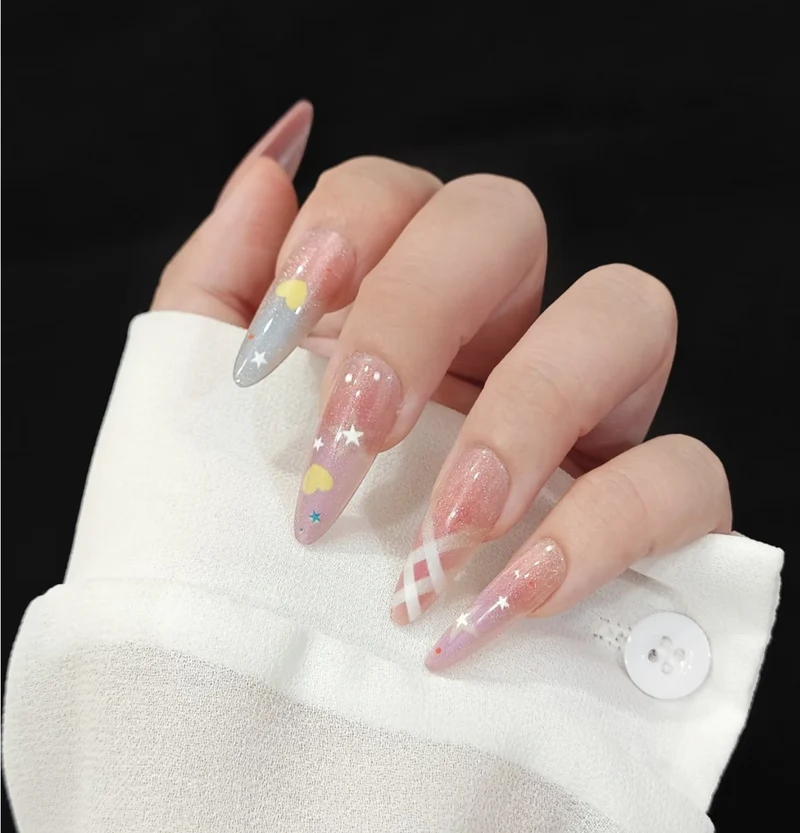 Künstlerische Nagelzubehör