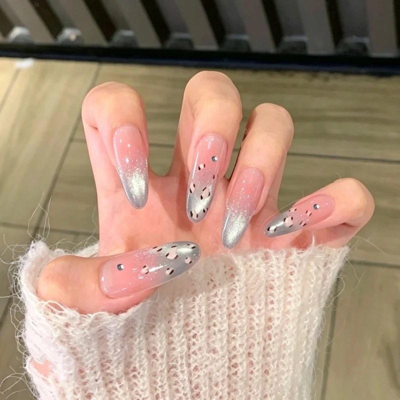Künstlerische Nagelzubehör