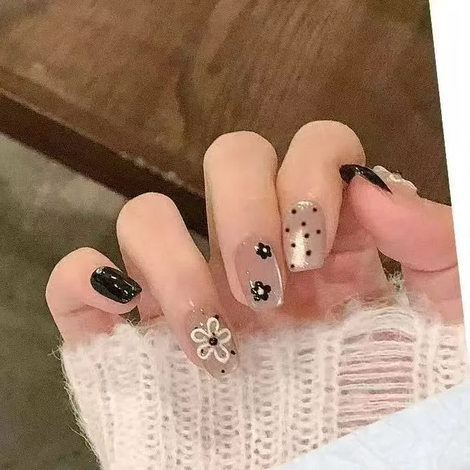 Künstlerische Nagelzubehör