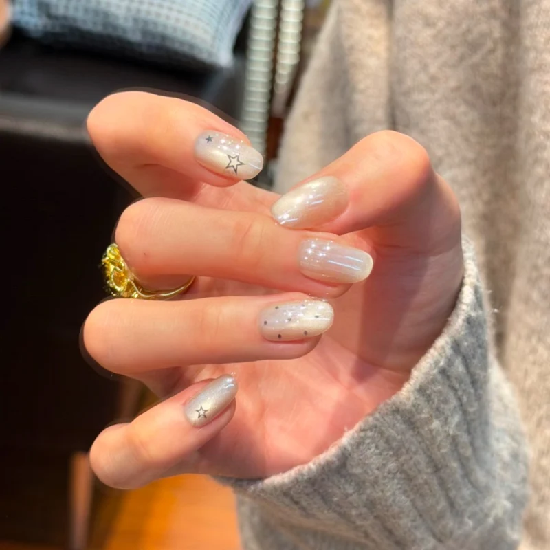 Elegante Stiletto-Gel-Nagelkunstverzierung