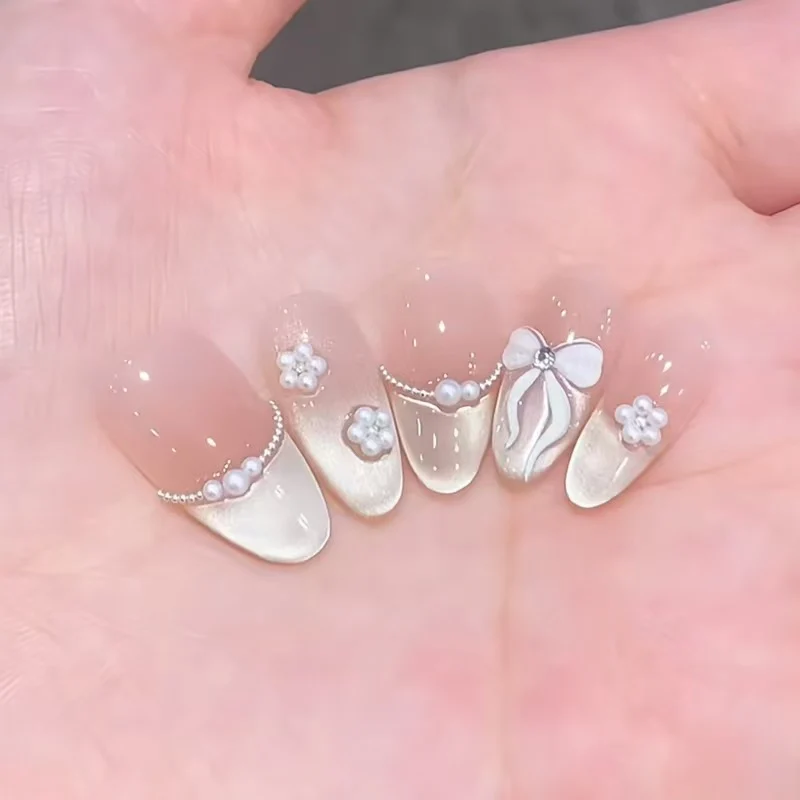 Elegante Stiletto-Gel-Nagelkunstverzierung