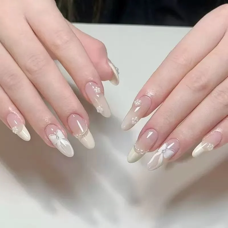 Elegante Stiletto-Gel-Nagelkunstverzierung