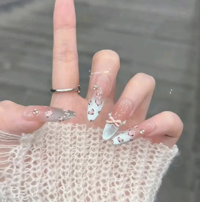 Elegante Ombre Stiletto Nagelverlängerungen