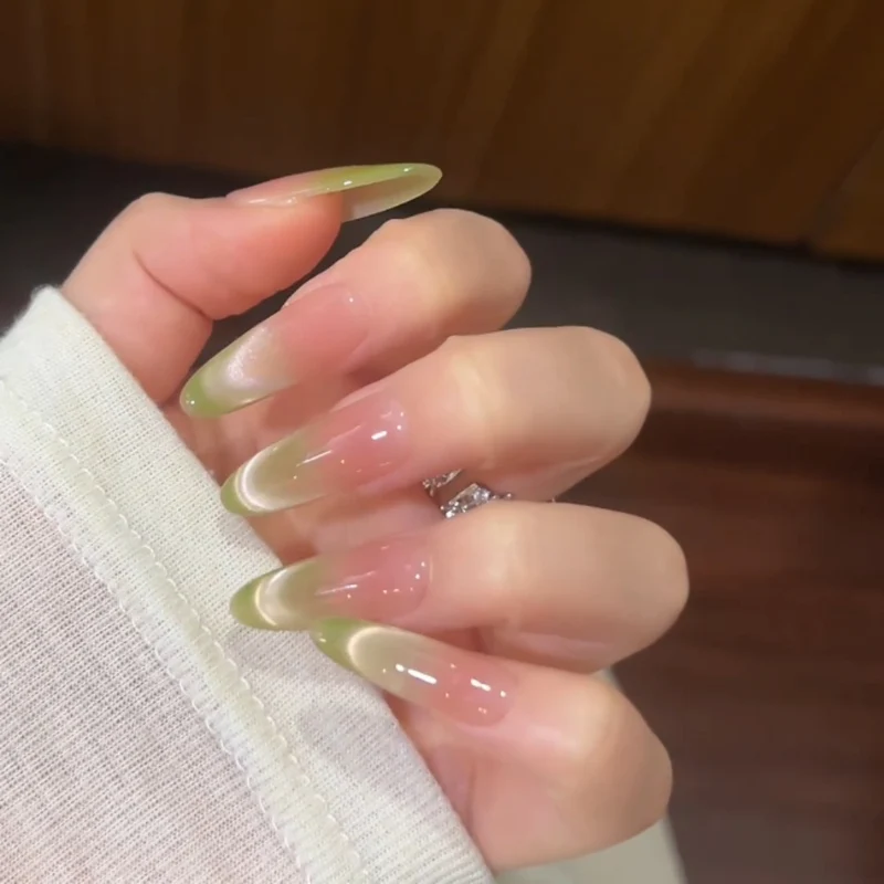 Elegante Ombre Stiletto Nagelverlängerungen