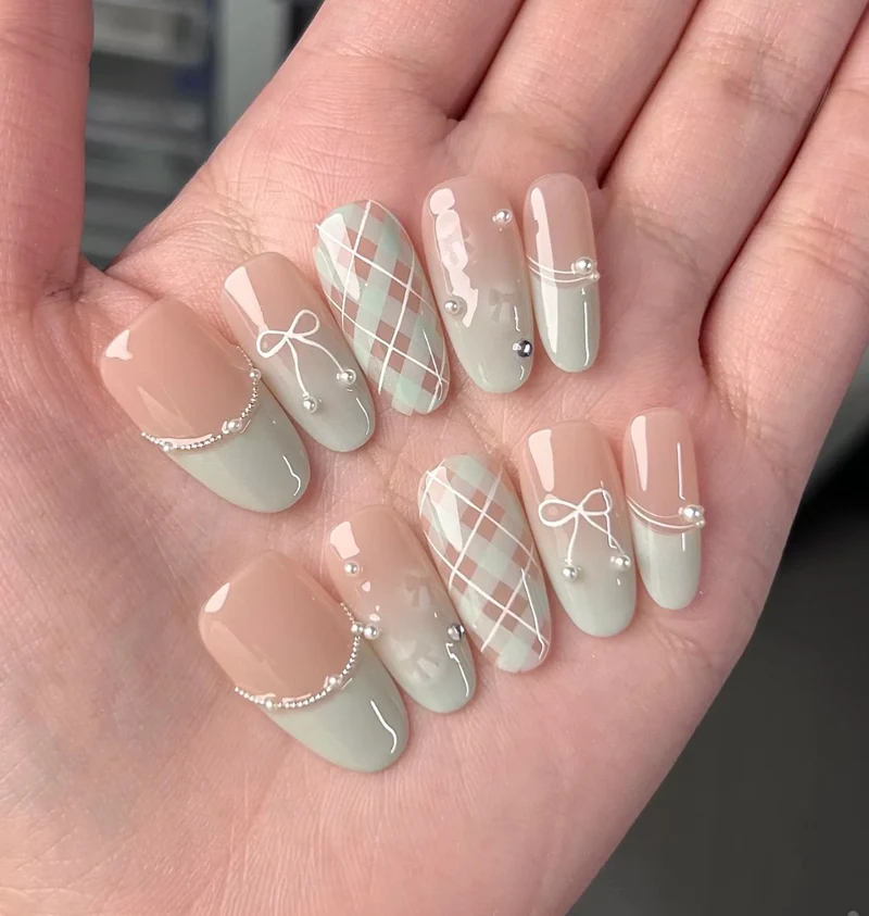 Elegante Ombre Stiletto Nagelverlängerungen