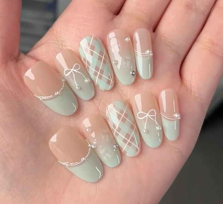 Einzigartiges Kunst-Nagel-Set zum Aufkleben