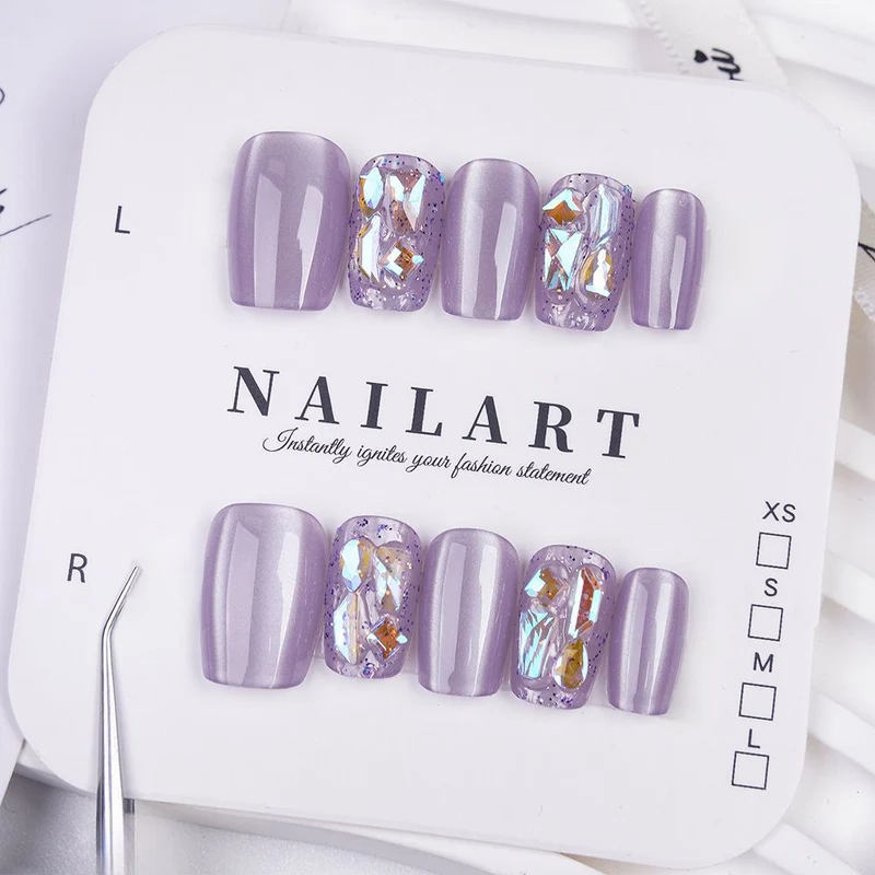 Stylisierte Gel-Nagelkunst-Verstärkungen