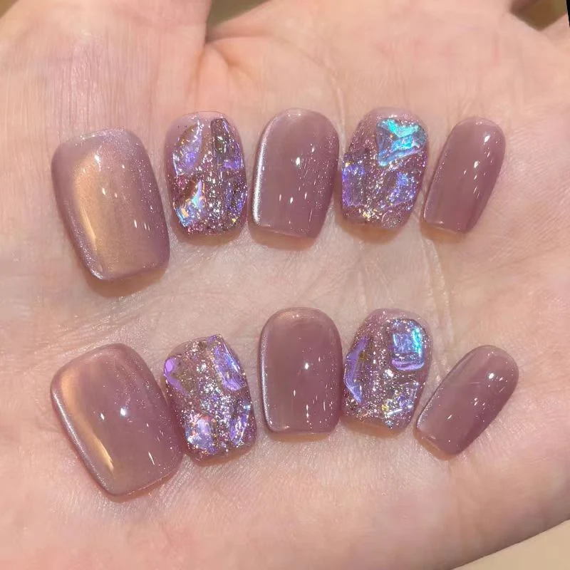 Stylisierte Gel-Nagelkunst-Verstärkungen