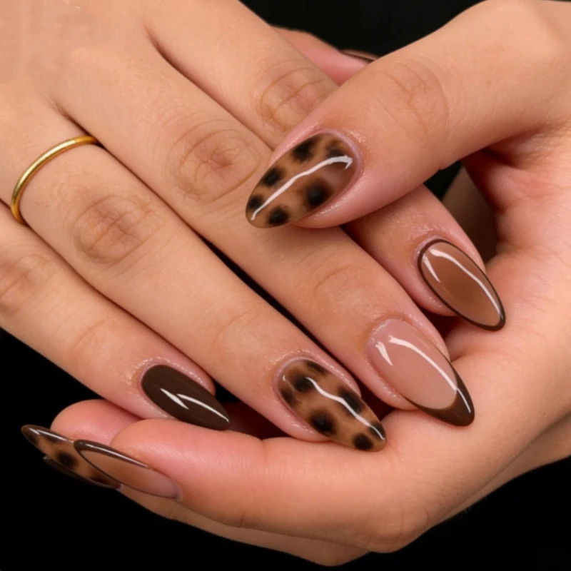 Stylisches Stiletto Press-On Nail Set