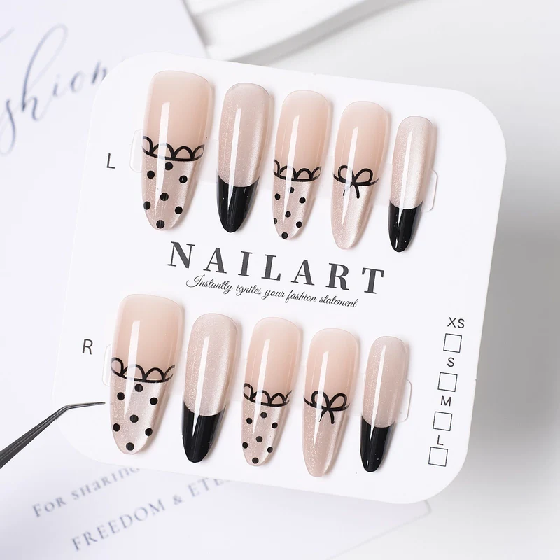 Stylisches Press-On-Nagelset