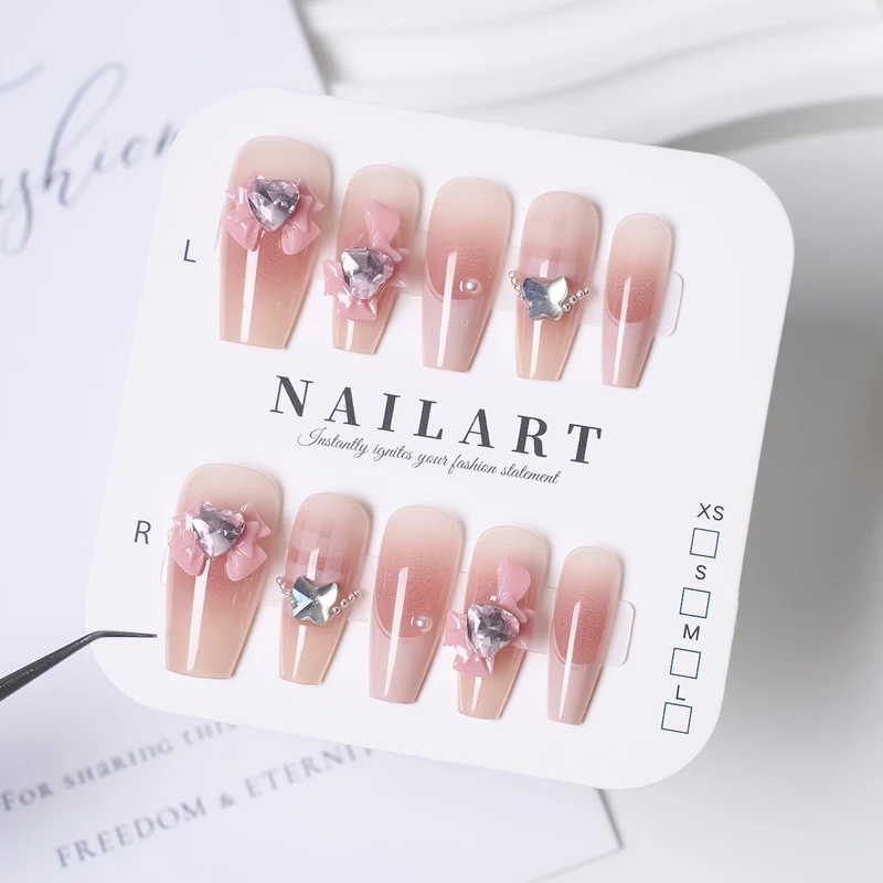 Stylisches Press-On-Nagelset