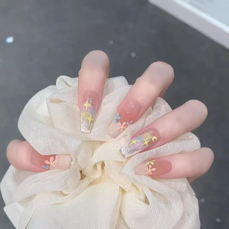 Künstlerisch Herz-verzierte Stiletto Nägel