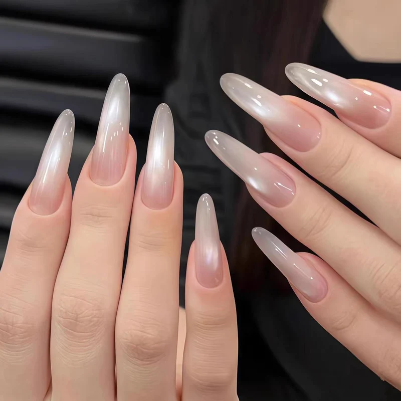 Künstlerisch Herz-verzierte Stiletto Nägel