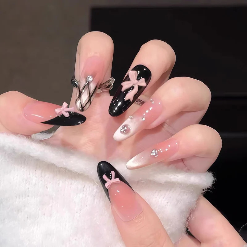 Künstlerisch Herz-verzierte Stiletto Nägel