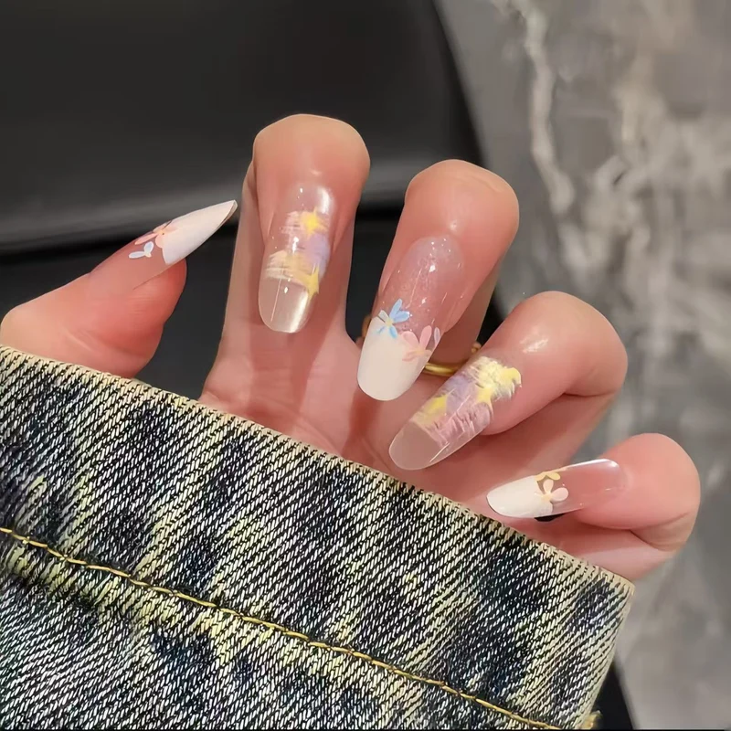 Künstlerisch Herz-verzierte Stiletto Nägel